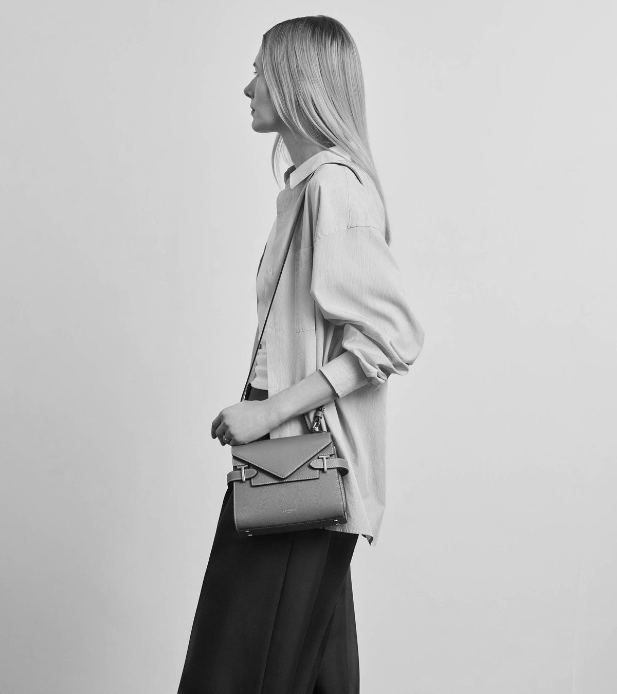 Bolso de mano pequeño Emilie de piel texturizada con doble solapa