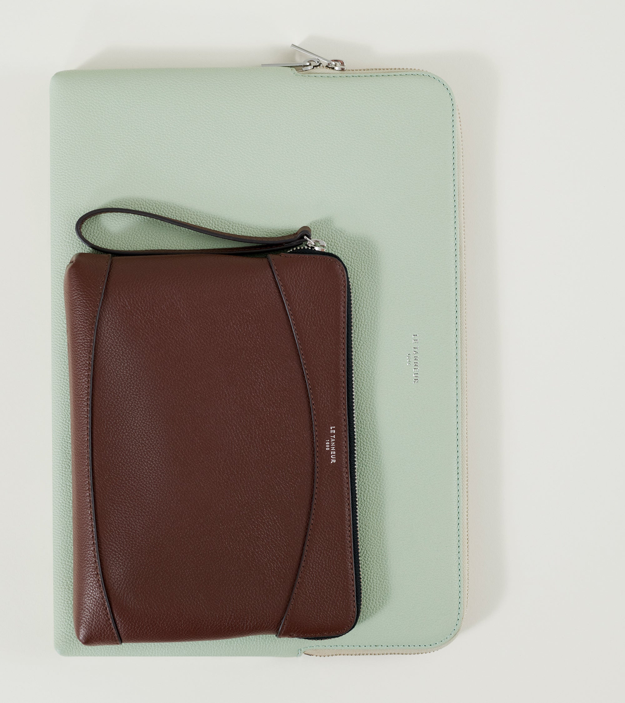 Pochette zippée en cuir grainé