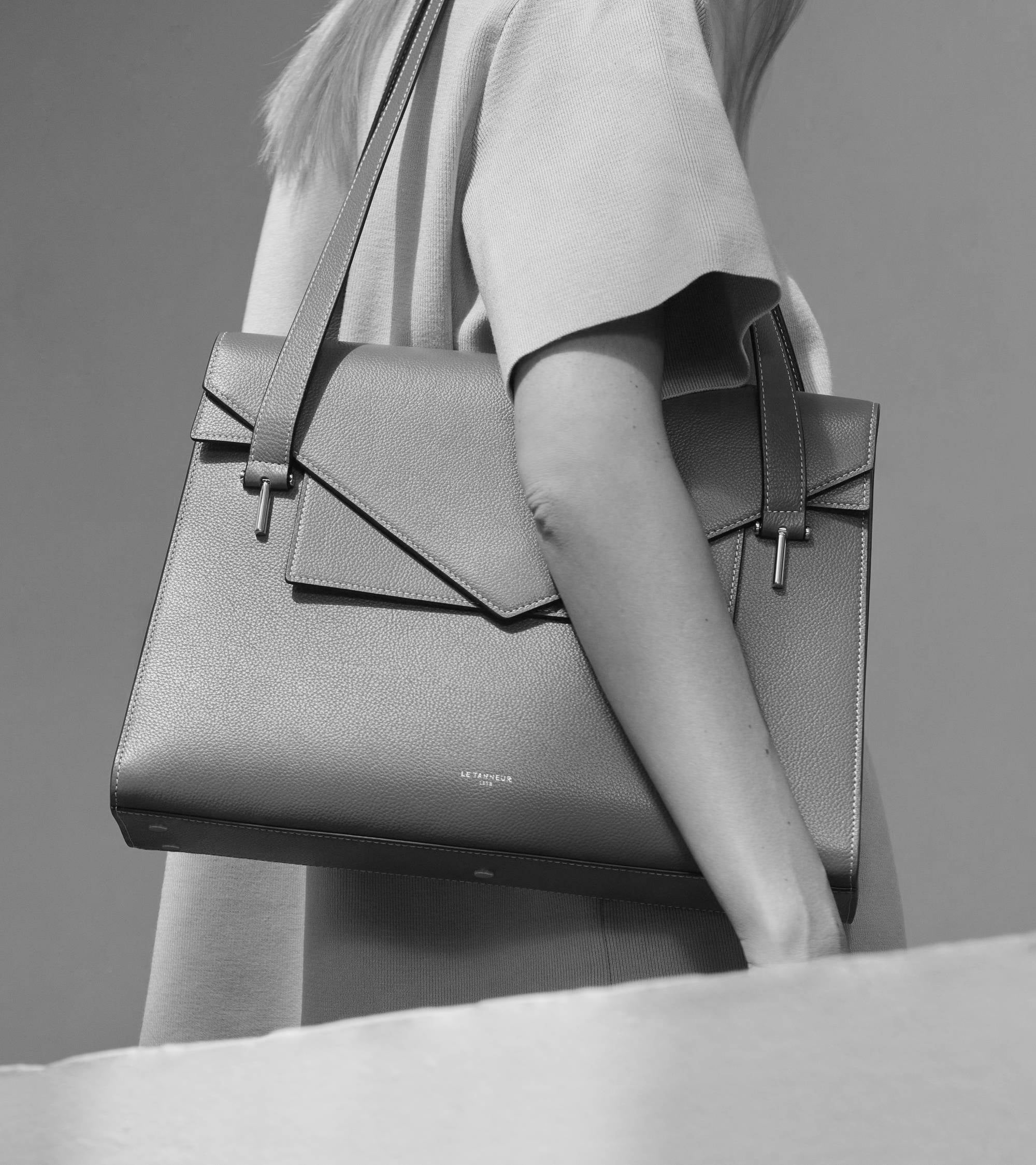 Portadocumentos doble solapa de piel texturizada Emilie