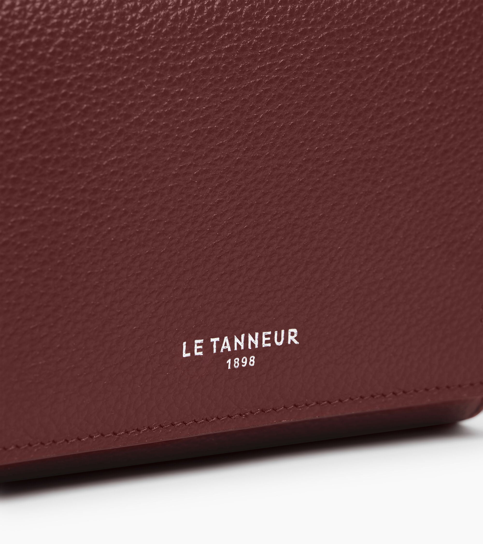 Louison medium wallet with flap in grained leather